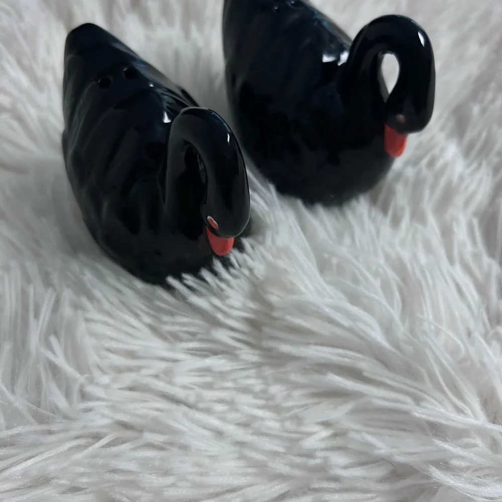 Black Swans Salt & Pepper Shakers set Ceramic Decor new